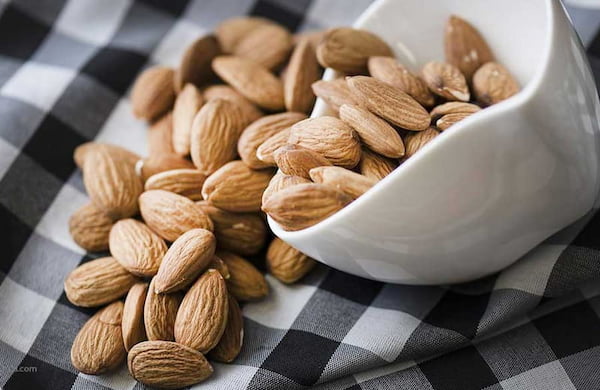 تصویر 1 از قیمت خرید بادام پوسته کاغذی با فروش عمده